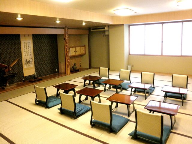 宴会場での勤務もございます。