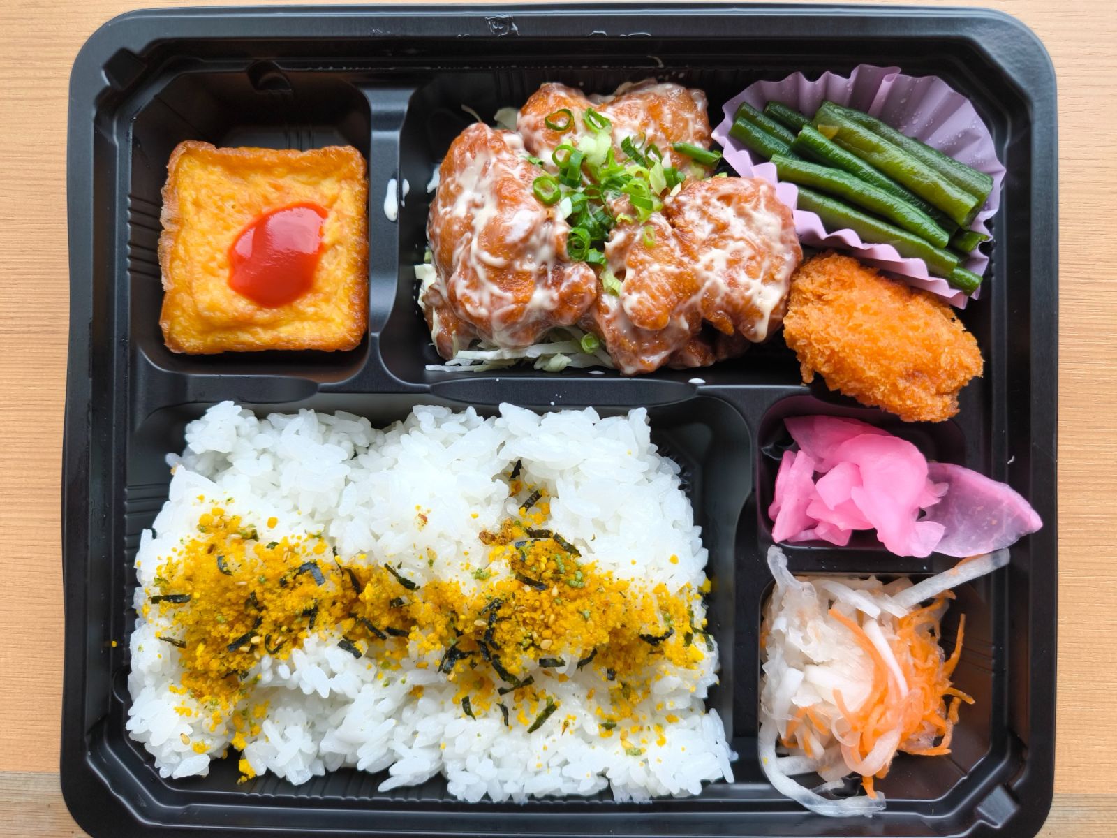 お弁当の一例（実際にスタッフ様からいただいたお写真です！）