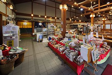 露天風呂前の売店。※ここのヘルプに入る可能性がございます。