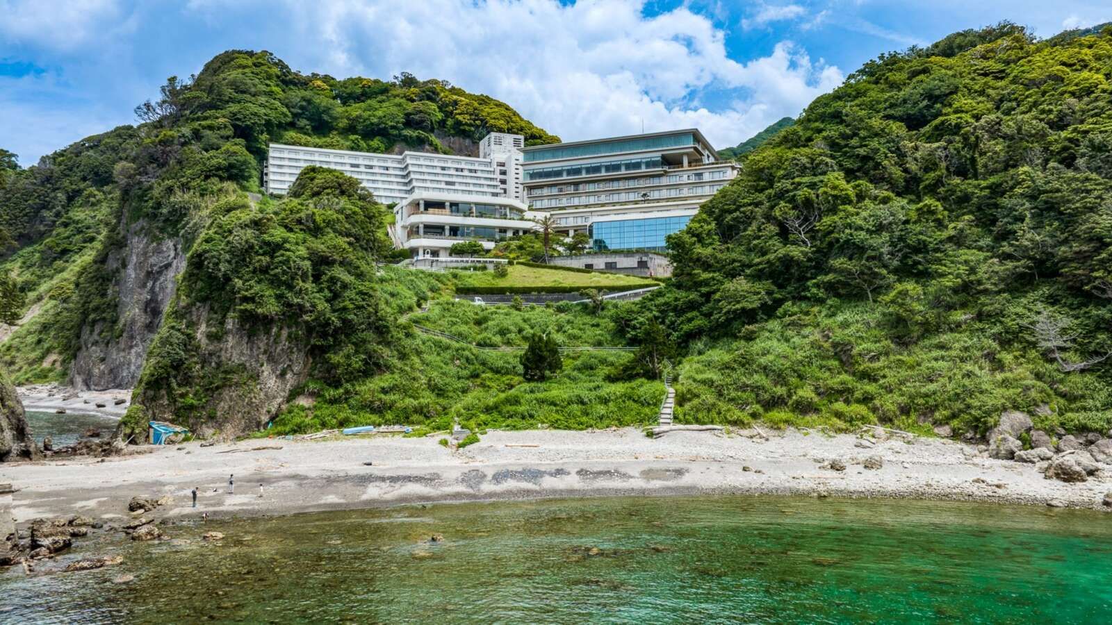 -----　施設の目の前には海岸もございます。癒されます。　-----