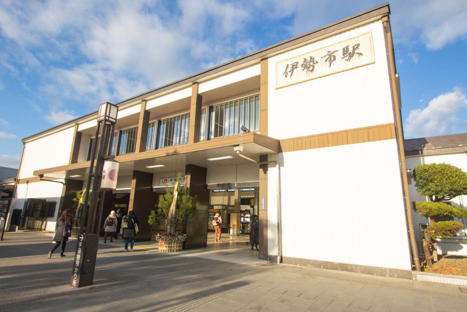 伊勢駅まで徒歩1分の旅館でアクセス抜群！伊勢神宮（外宮）まで徒歩約5分の距離です！