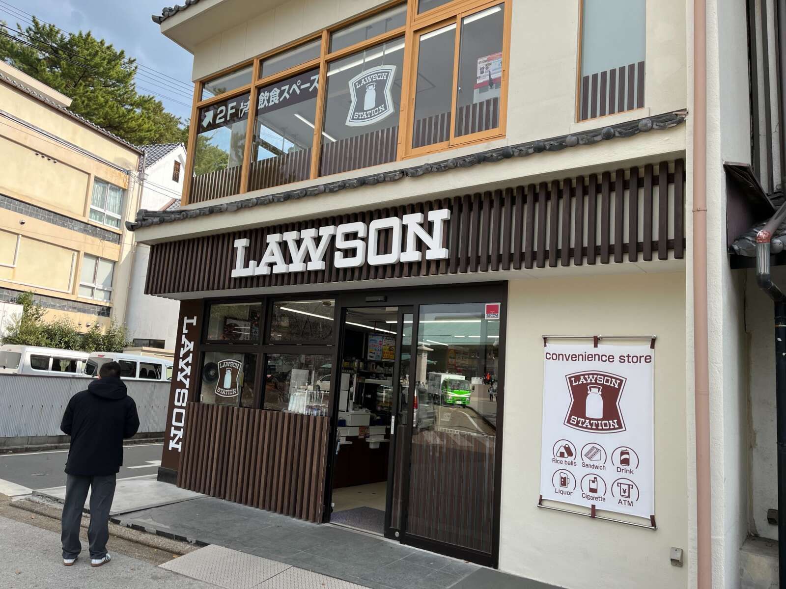 宮島にはLAWSONがあるので、生活用品もここで買えます！