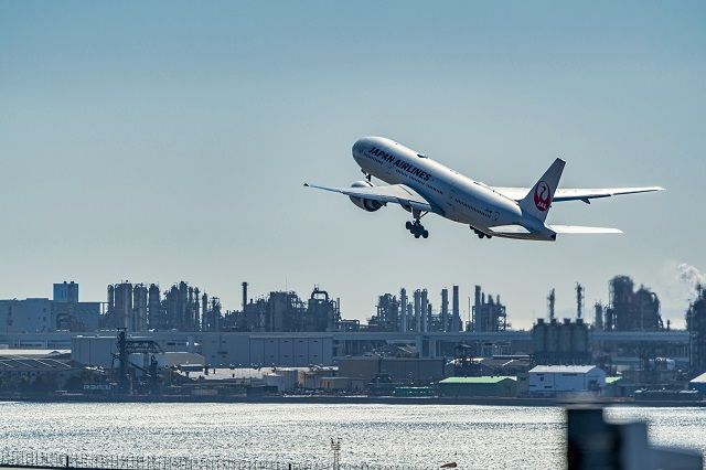 飛行機の離着陸を眺めながら業務出来ます