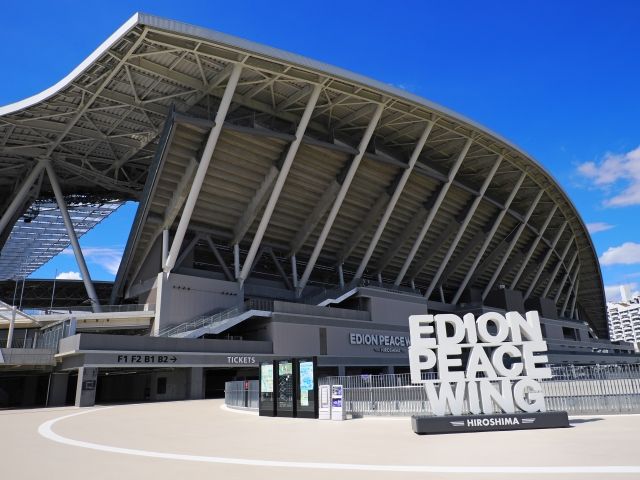 出来たばかりのスタジアムでサッカー観戦も！