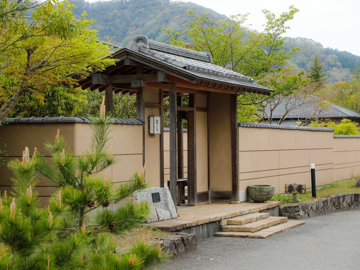 施設玄関口のようす