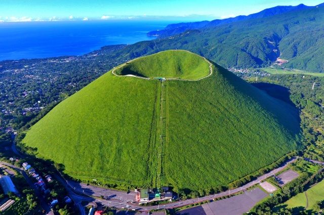 近くに大室山がございます。