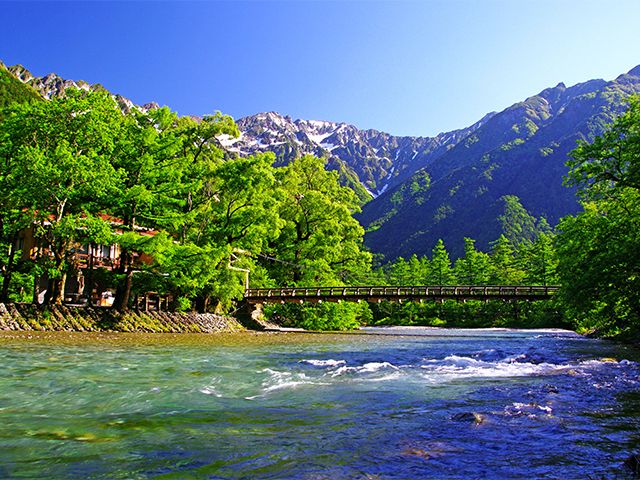 旅館からこれからシーズンの上高地まで車で20分程で行くことも出来ますよ！