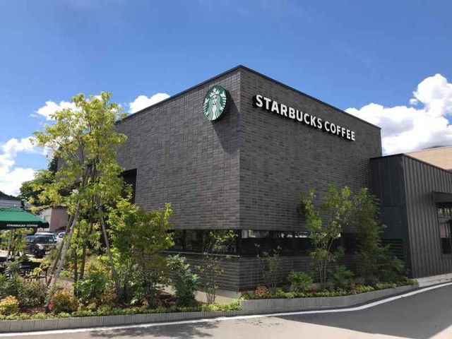 一時間程で【高山】へも行く事が出来ます！　スタバにマック、なんでもございます。