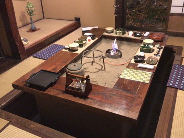 食事処は個室になっています。こちらで朝夕のお食事提供をお願い致します。