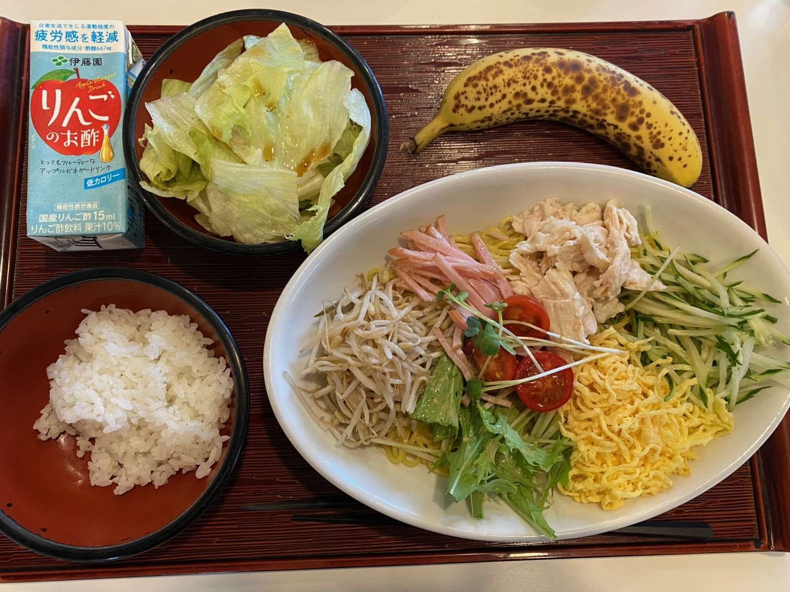 従業員食堂で暖かいご飯も◎