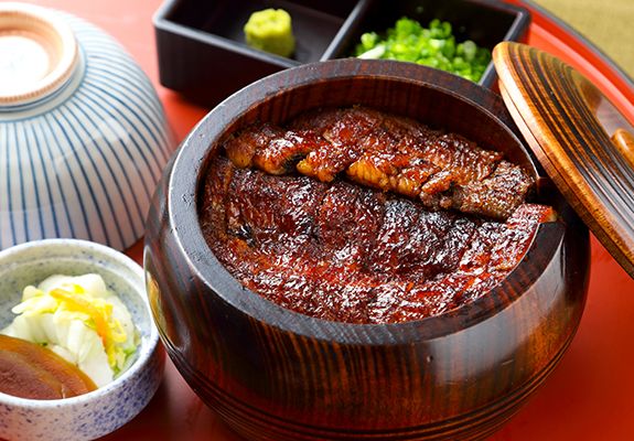 名古屋名物【ひつまぶし】とは、細かく刻んだ鰻の蒲焼きをご飯にまぶしたもの！絶品です！