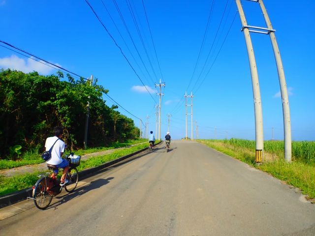 自転車レンタルもあり！4時間ほどで島を1周できちゃいます