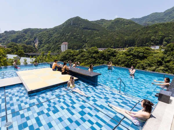 温泉プールが人気！