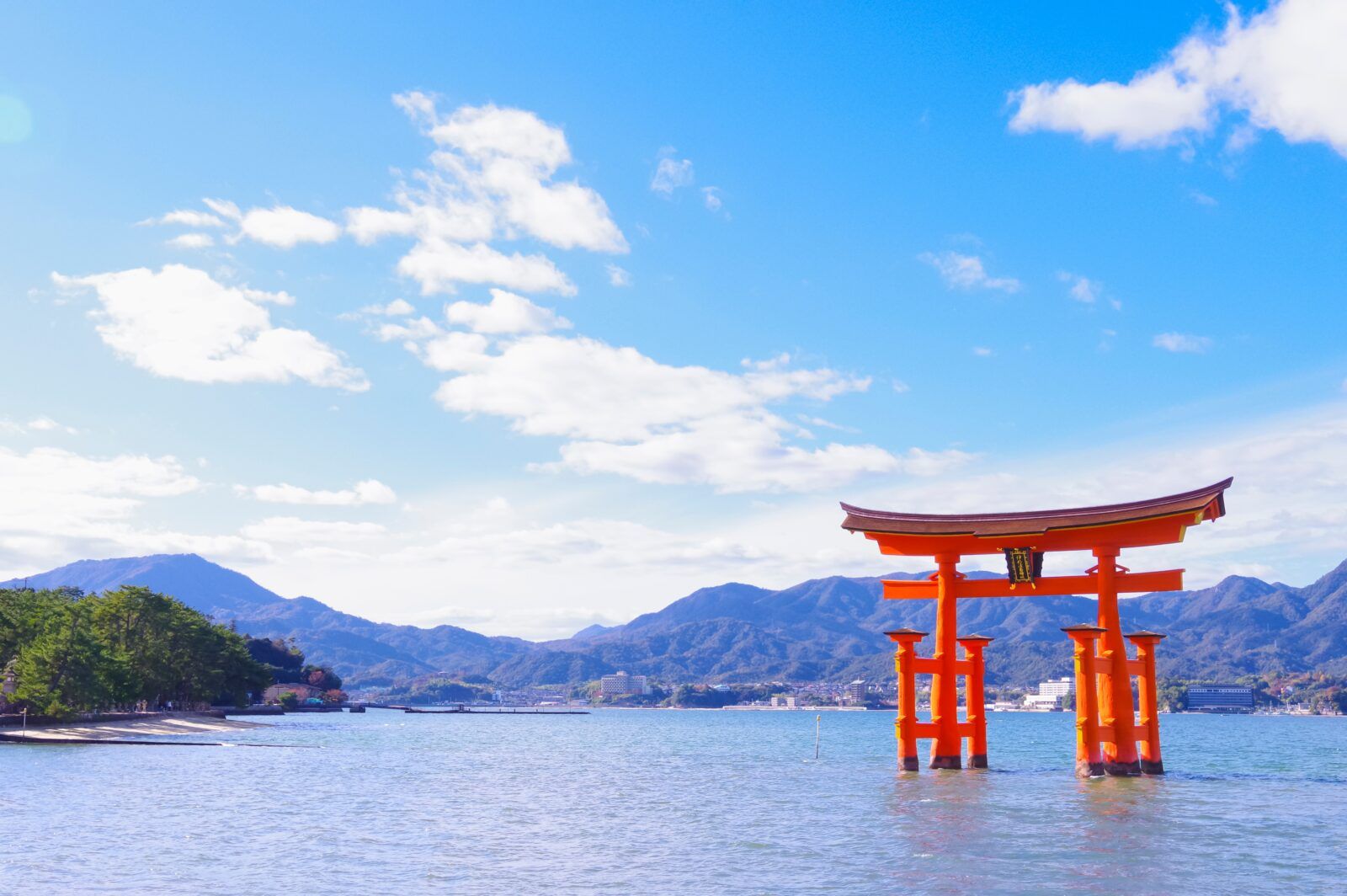勤務先を選ぶのに、世界遺産はいかがですか？「嚴島神社」は、ユネスコの世界文化遺産として登録されました！