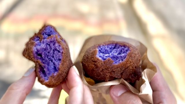 紫芋味のサーターアンダギー是非食べて見てください！