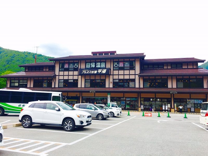 平湯バスターミナルまでは、車で12分