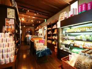 フロント近くの売店やラウンジ周りもお任せ致します。