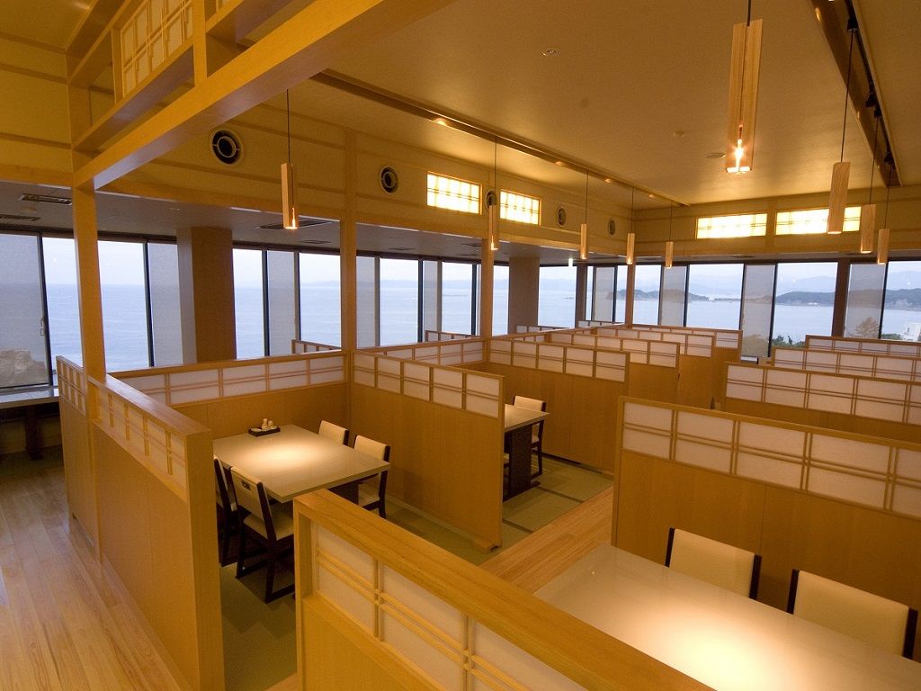 『勤務レストラン会場風景』2つのお食事処がございますので、いずれかでの勤務をお願い致します。　