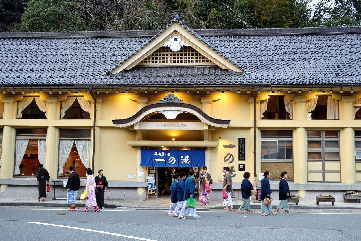休日は湯めぐりも楽しめます！