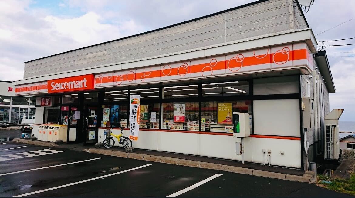 ホテルからコンビニまで徒歩２分！