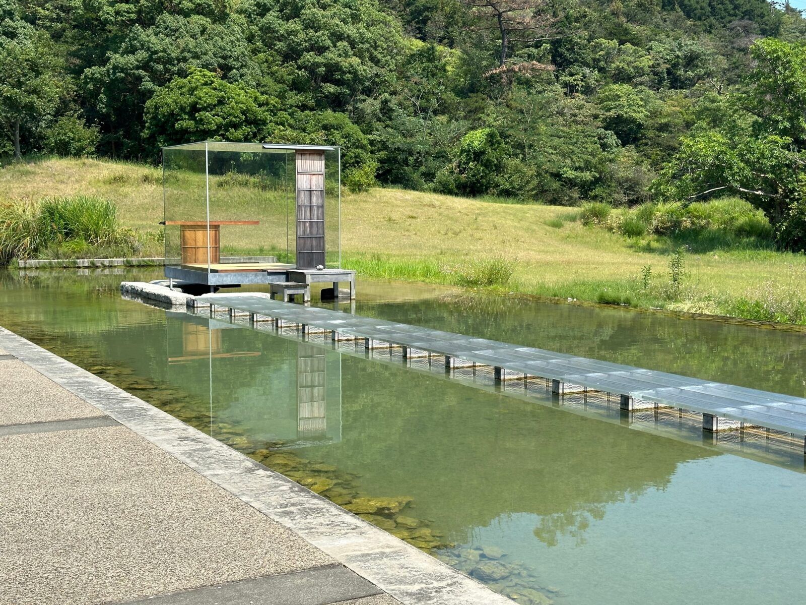 アートに囲まれた島です
