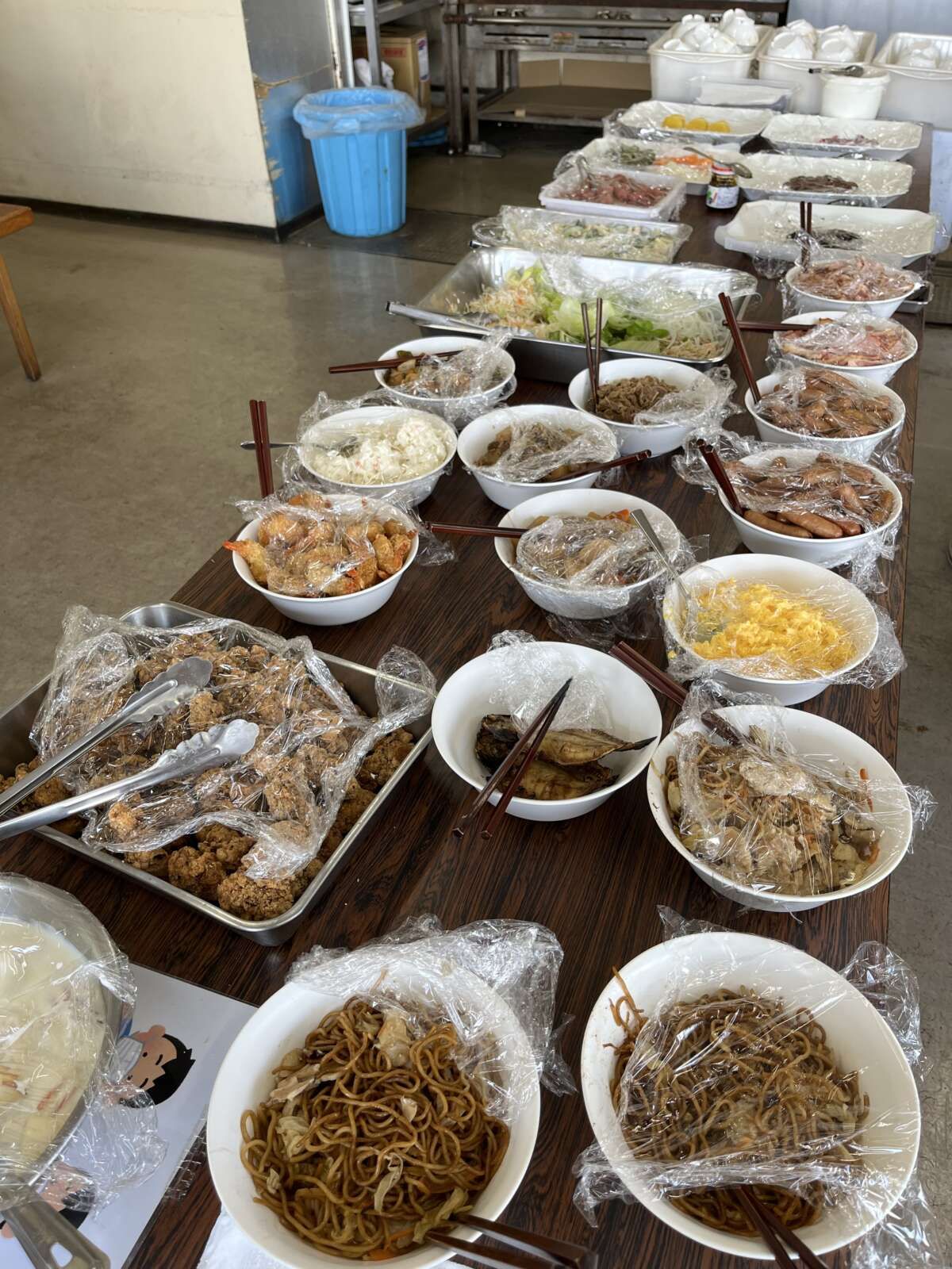 ---　従業員食堂の様子。　---