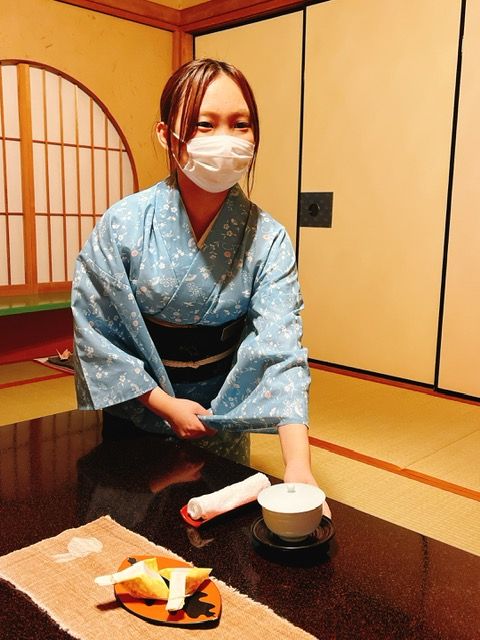 仲居さんの就業中のようす