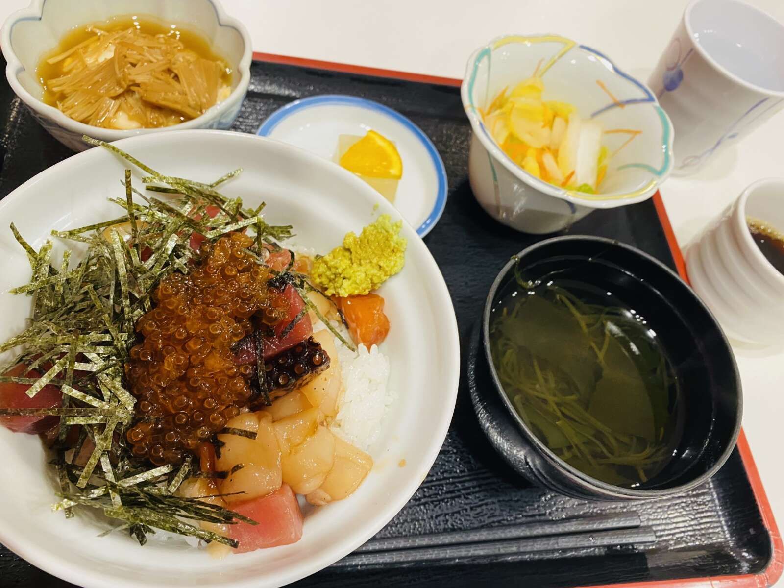 豪華な海鮮丼が出てくることも！