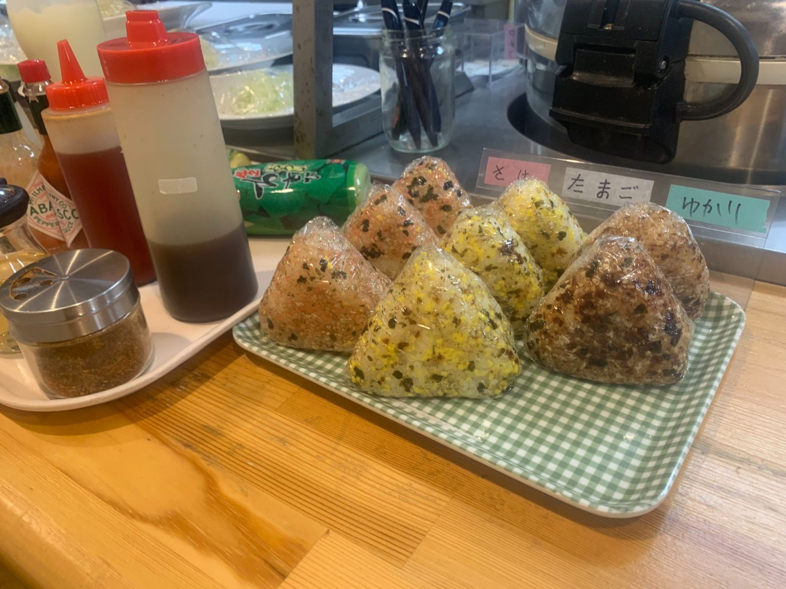 手作りの軽食販売もございます。