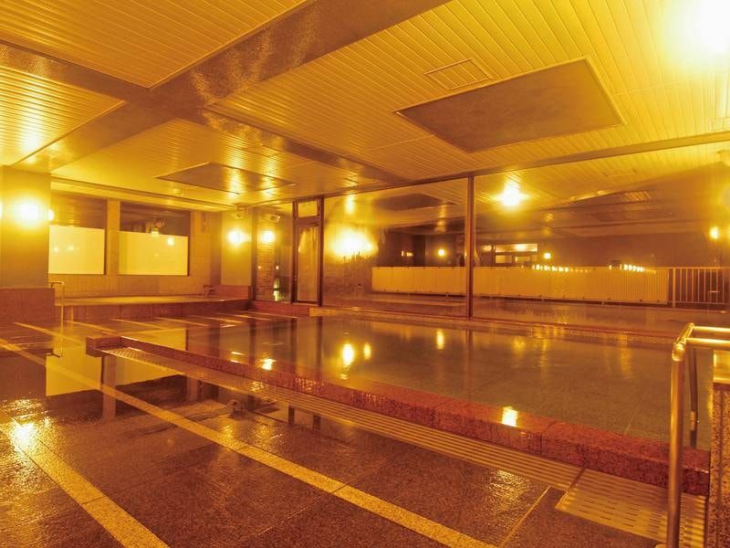 お仕事の疲れは大浴場で癒してください。