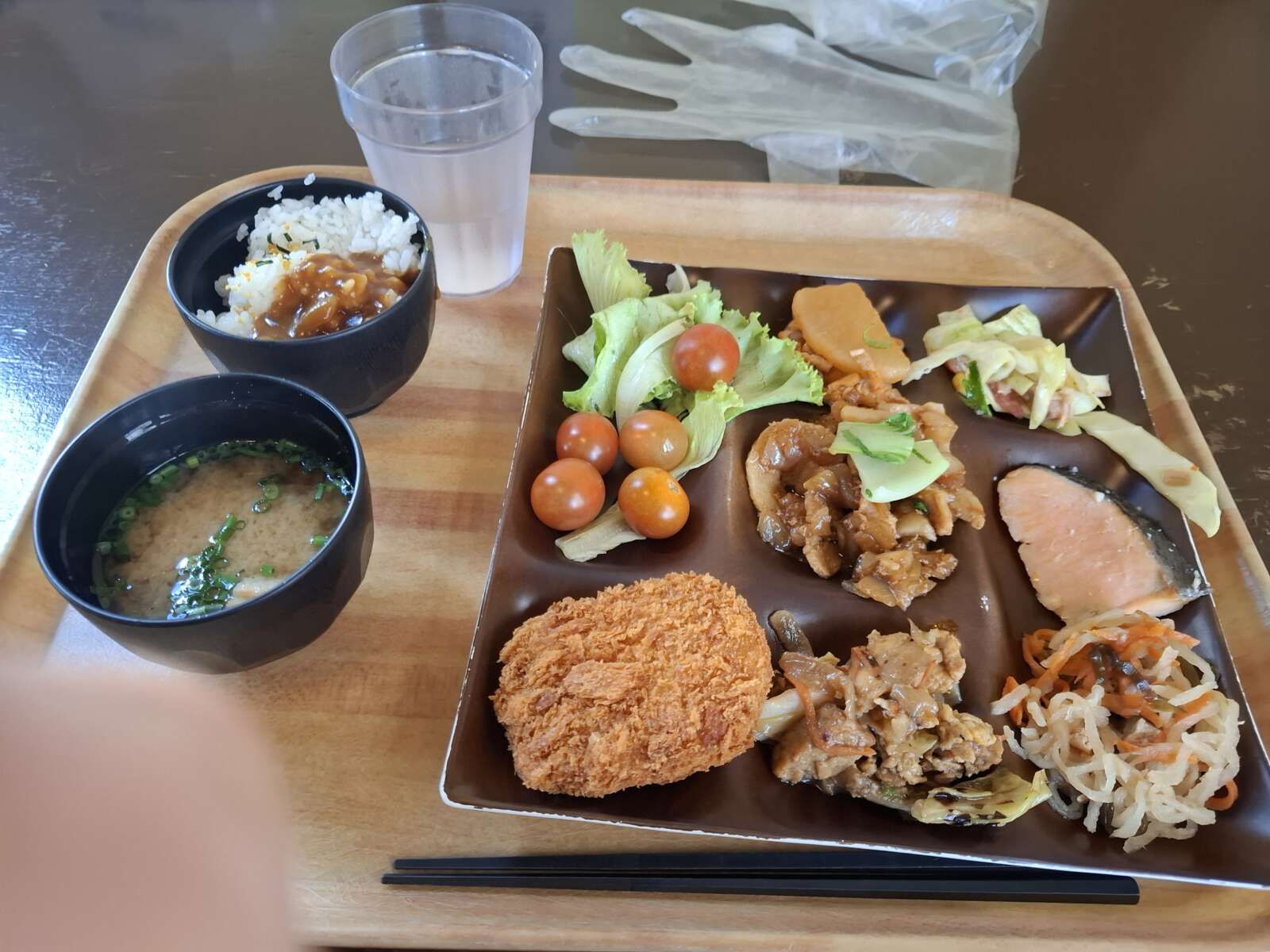 スタッフ様からいただいた食堂の食事写真です！