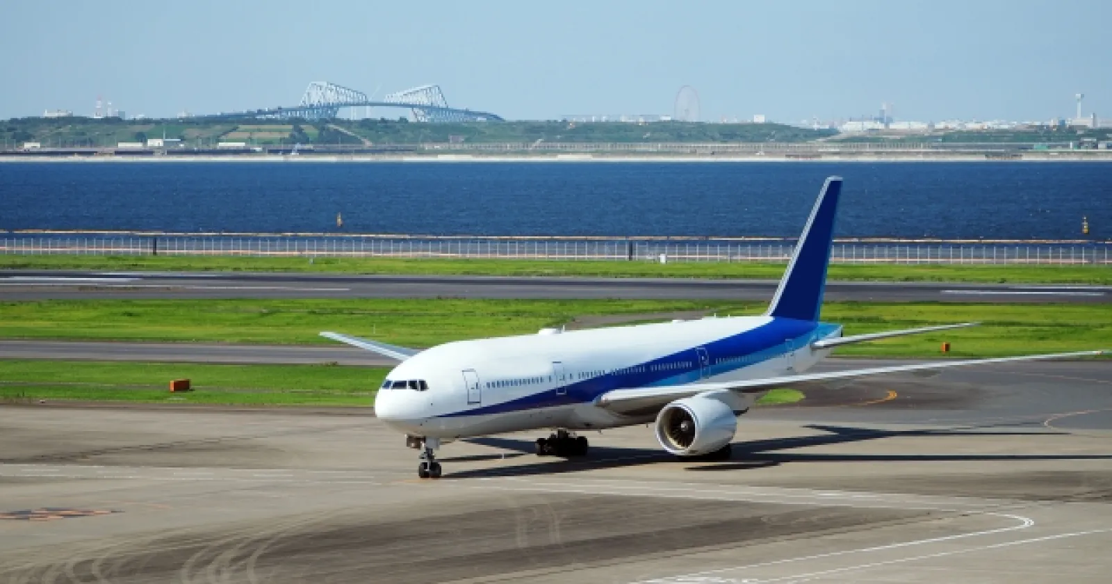 【憧れの空港勤務!】羽田空港内のお土産販売スタッフ!飛行機が見える職場
