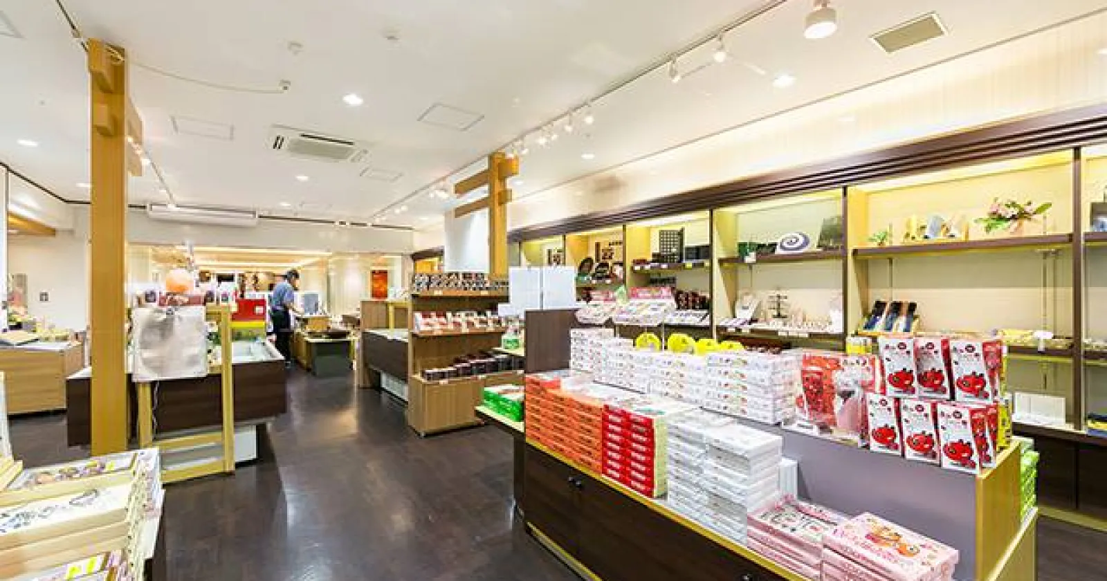【個室寮無料】会津の大型ホテルで売店のお仕事