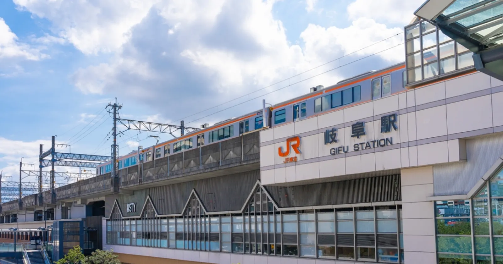【1ヶ月から応募可能】【温泉・サウナ入浴可能】【綺麗な客室寮】岐阜駅から徒歩圏内!バイキングレストランの接客スタッフ!