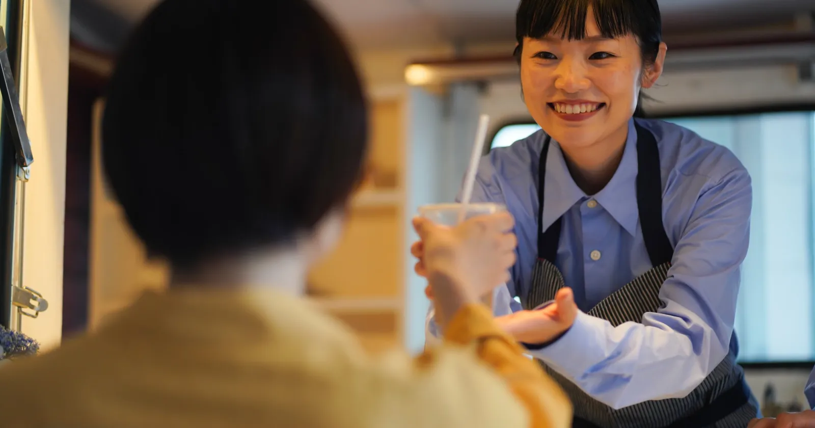 【時給1,500円】東京駅直結の大丸東京店で有名ブランドのお土産販売