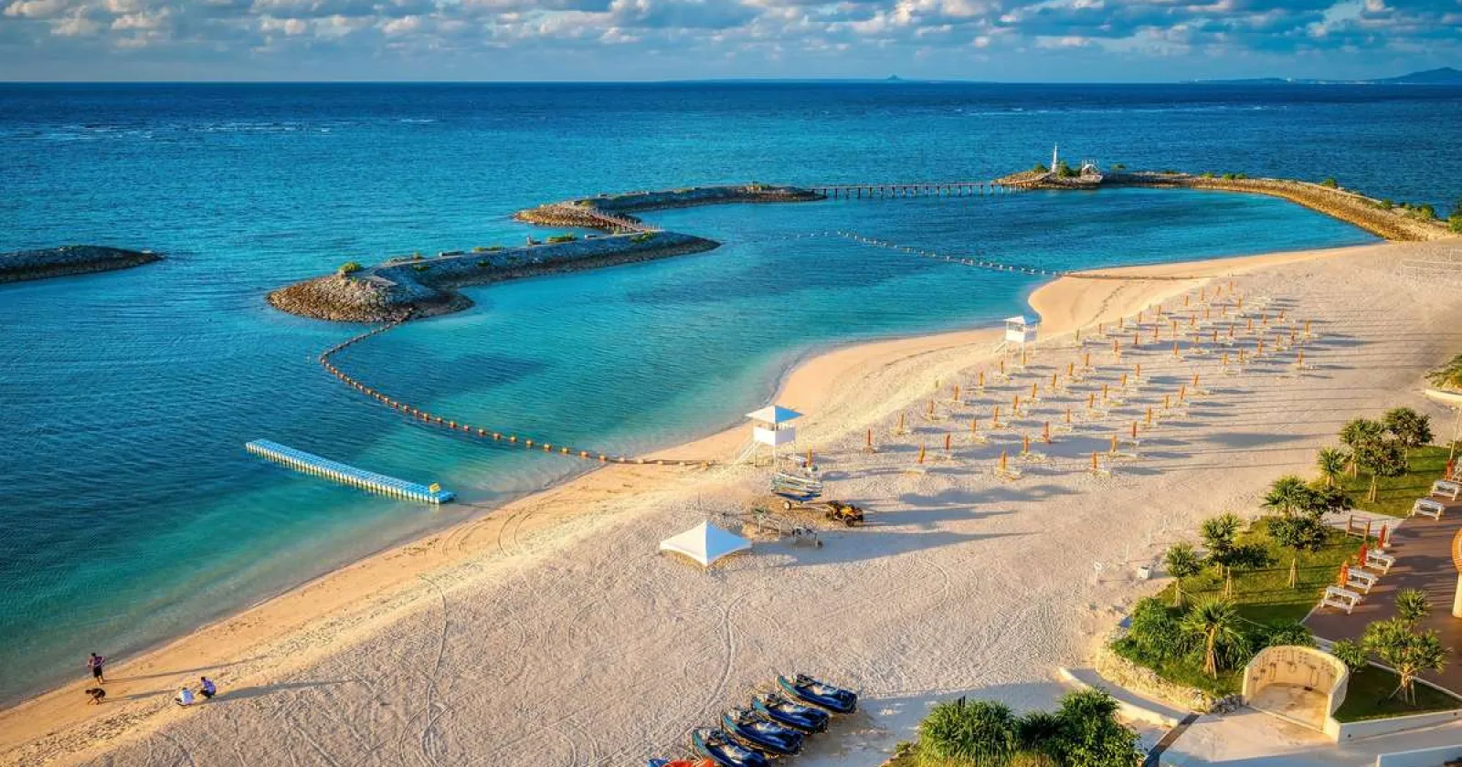 【通い限定】沖縄の有名リゾートホテルでバイキング接客のお仕事!!