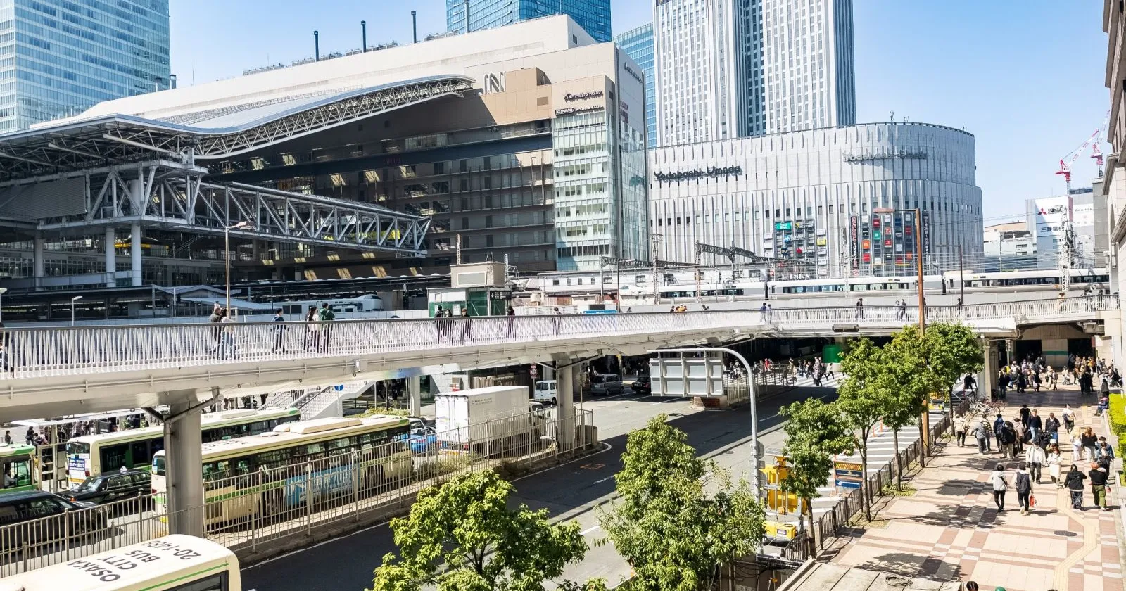 【大阪市内で安く住み込める!×高時給×ゲストサービス・ベル業務】ロビーアテンダントでのお仕事〇大阪駅直結の高級ホテルでのお仕事です!
